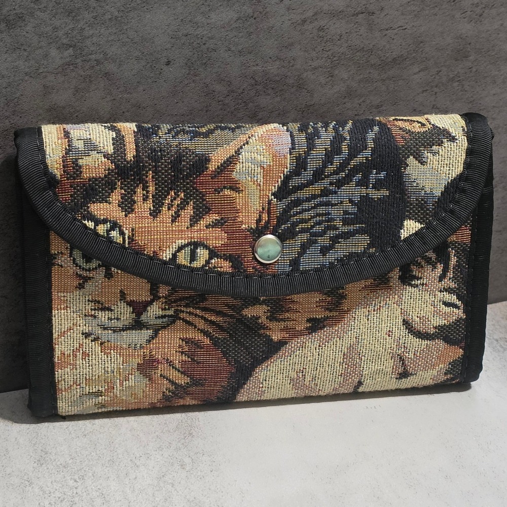Vintage Style Tapestry Cat Print Tri-Fold Wallet Black Faux Leather Interior